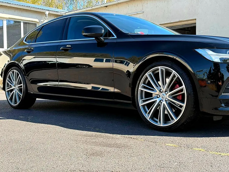 Volvo S90 felni és fényezés közelről